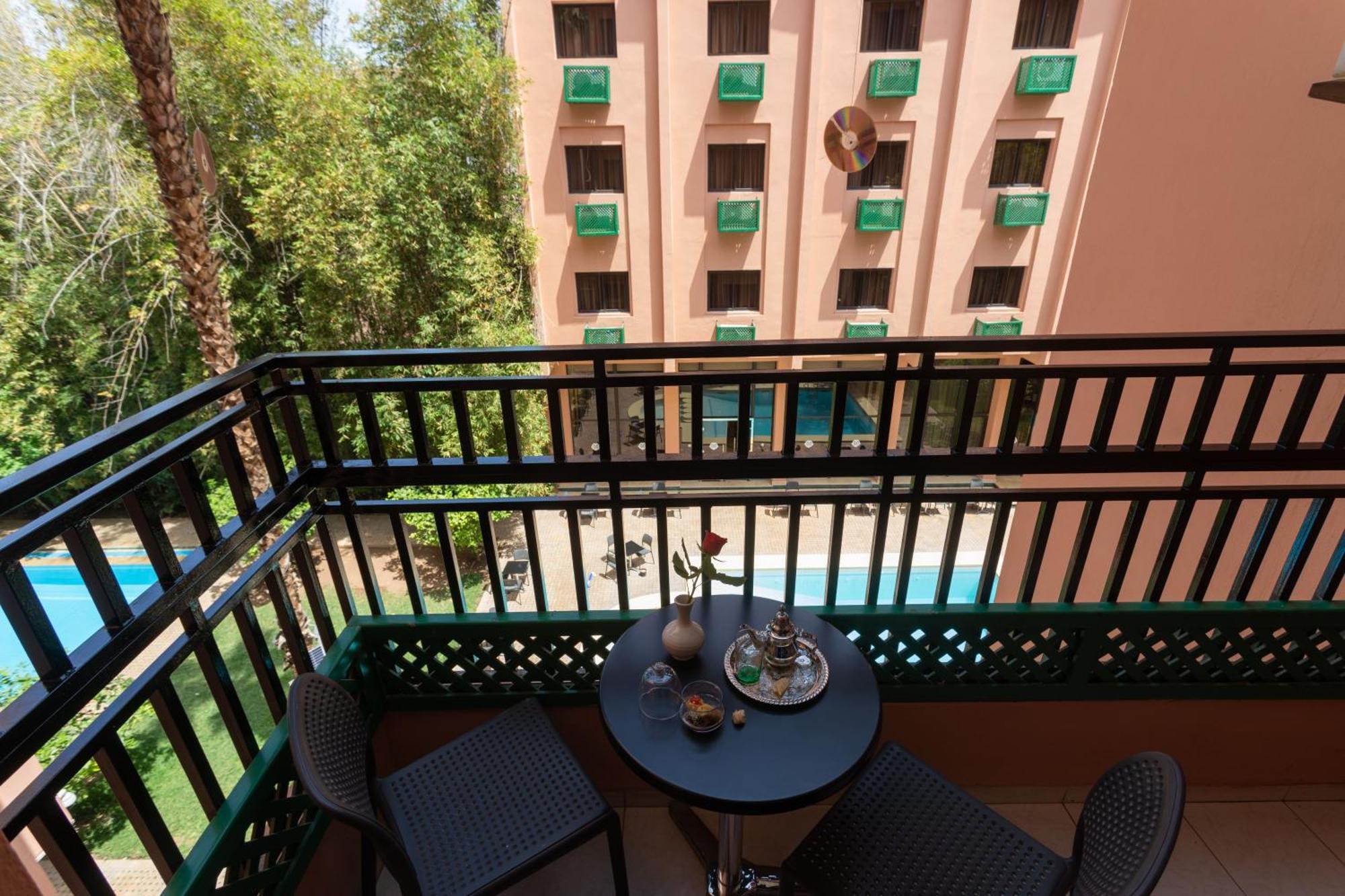 Quarto Individual com Vista Piscina