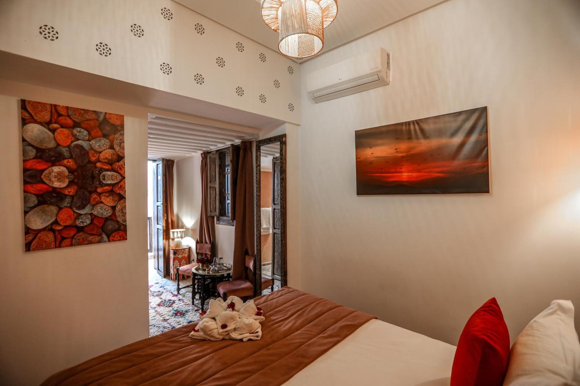 Double Room,1531346089:JPEG