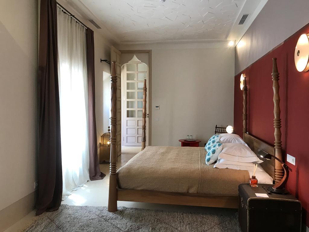 Suite Arte com Terraço e Banheira de Hidromassagem